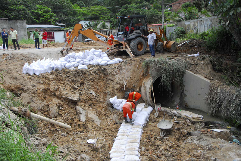 Serviços de contenção de rip-rap são reforçados para evitar prejuízos com a chuva em Manaus 