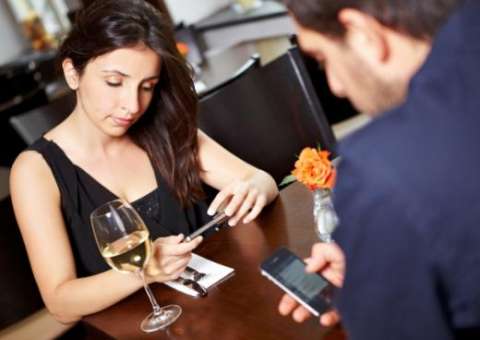 Quem tem muitos grupos de WhatsApp se divorcia mais cedo, aponta pesquisa