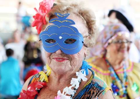 Seas realiza 'Baile de Máscaras' no Centro de Convivência do Idoso