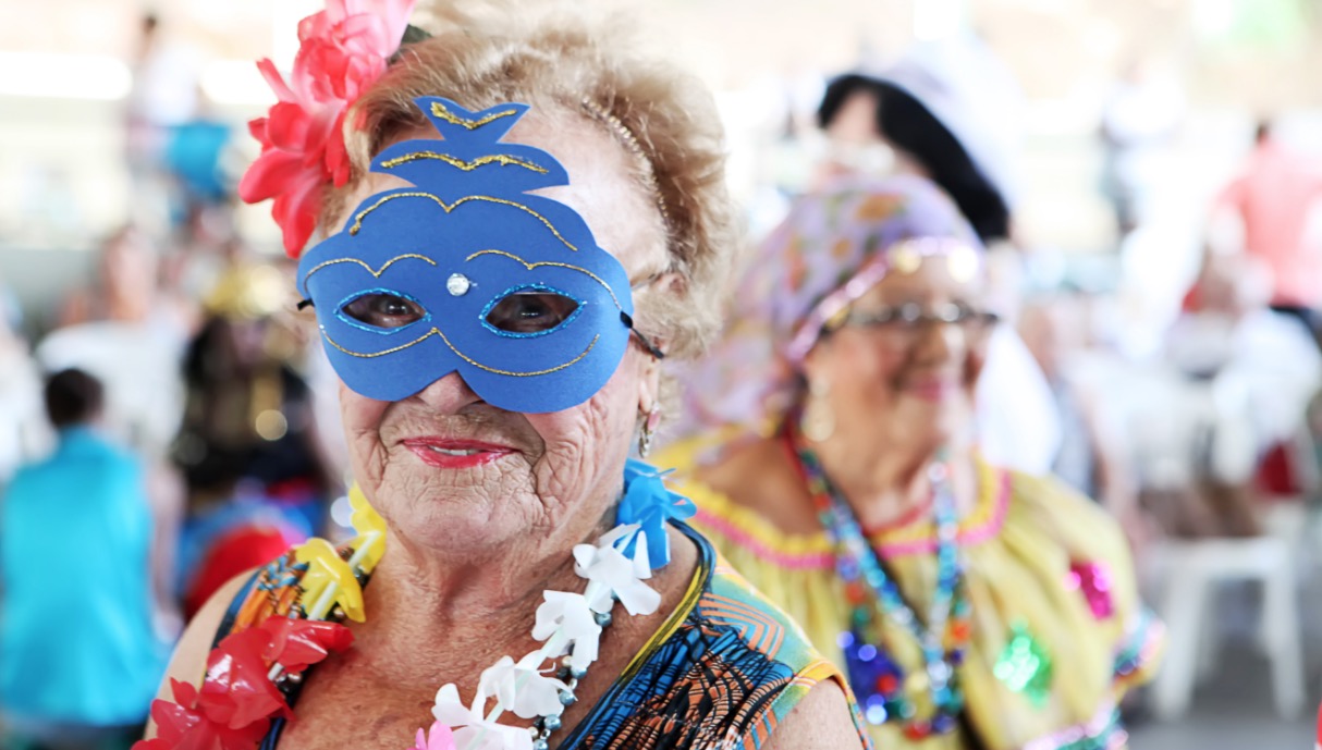 Seas realiza 'Baile de Máscaras' no Centro de Convivência do Idoso