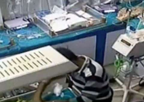 Funcionário de hospital quebra perna de récem-nascido de propósito  