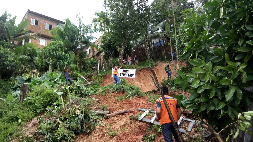 Deslizamentos de terra e alagamentos deixam 19 famílias desabrigadas no Amazonas