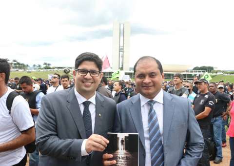 Deputado do AM participa de ato contra mudanças na previdência 