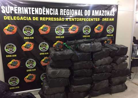 Polícia Federal apreende 800kg de cocaína e 3 fuzis com traficantes colombianos no Amazonas