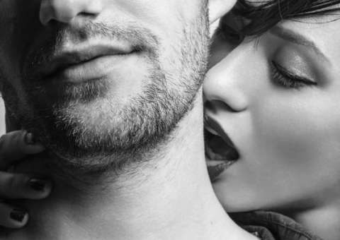 4 posições sexuais que só funcionam nos filmes pornô