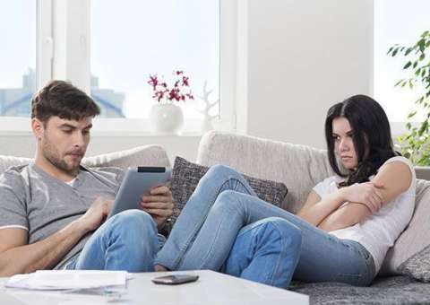 Pesquisa afirma que grupos de Whatsapp aumentam chance de divórcios