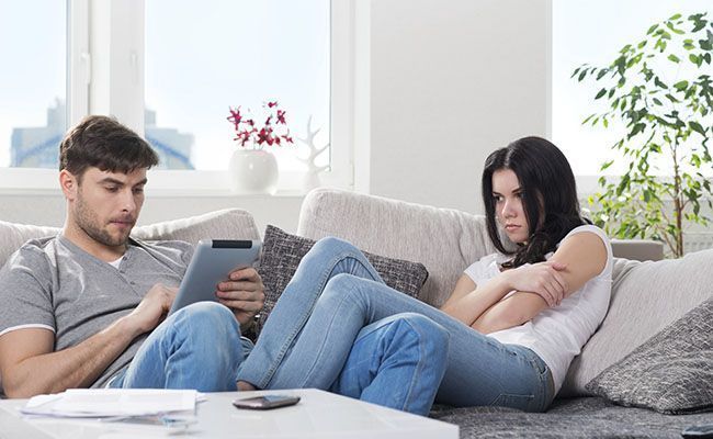 Pesquisa afirma que grupos de Whatsapp aumentam chance de divórcios