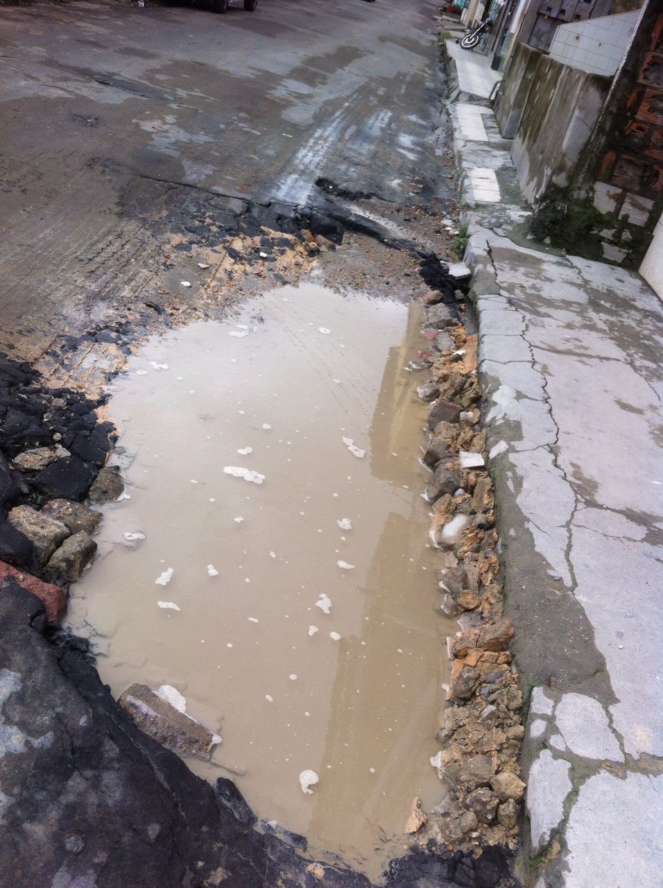 Manaus com ruas esburacadas leva TCE a fazer inspeção na Seminf