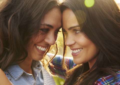 Por que os homens gostam de assistir pornografia lésbica?