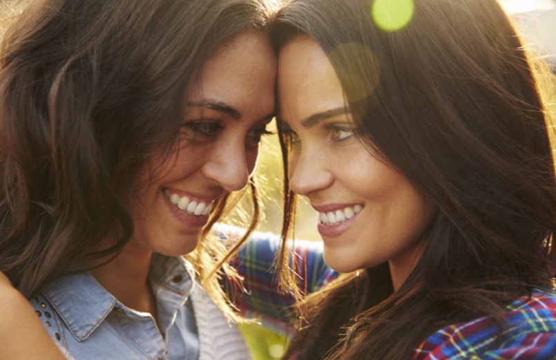 Por que os homens gostam de assistir pornografia lésbica?