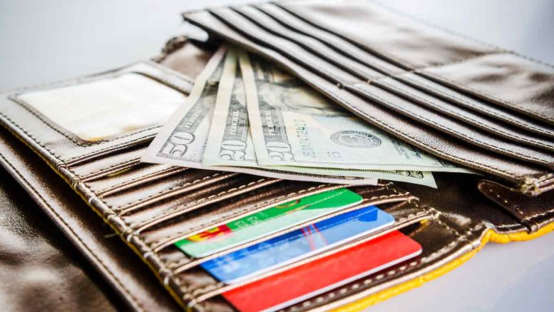 Valor das compras no Amazonas varia até 10% dependendo da forma de pagamento