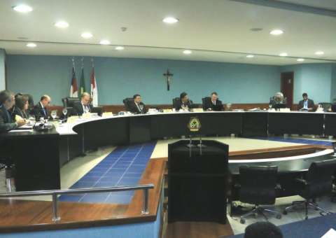 Ex-prefeito de Parintins tem contas reprovada pelo TCE