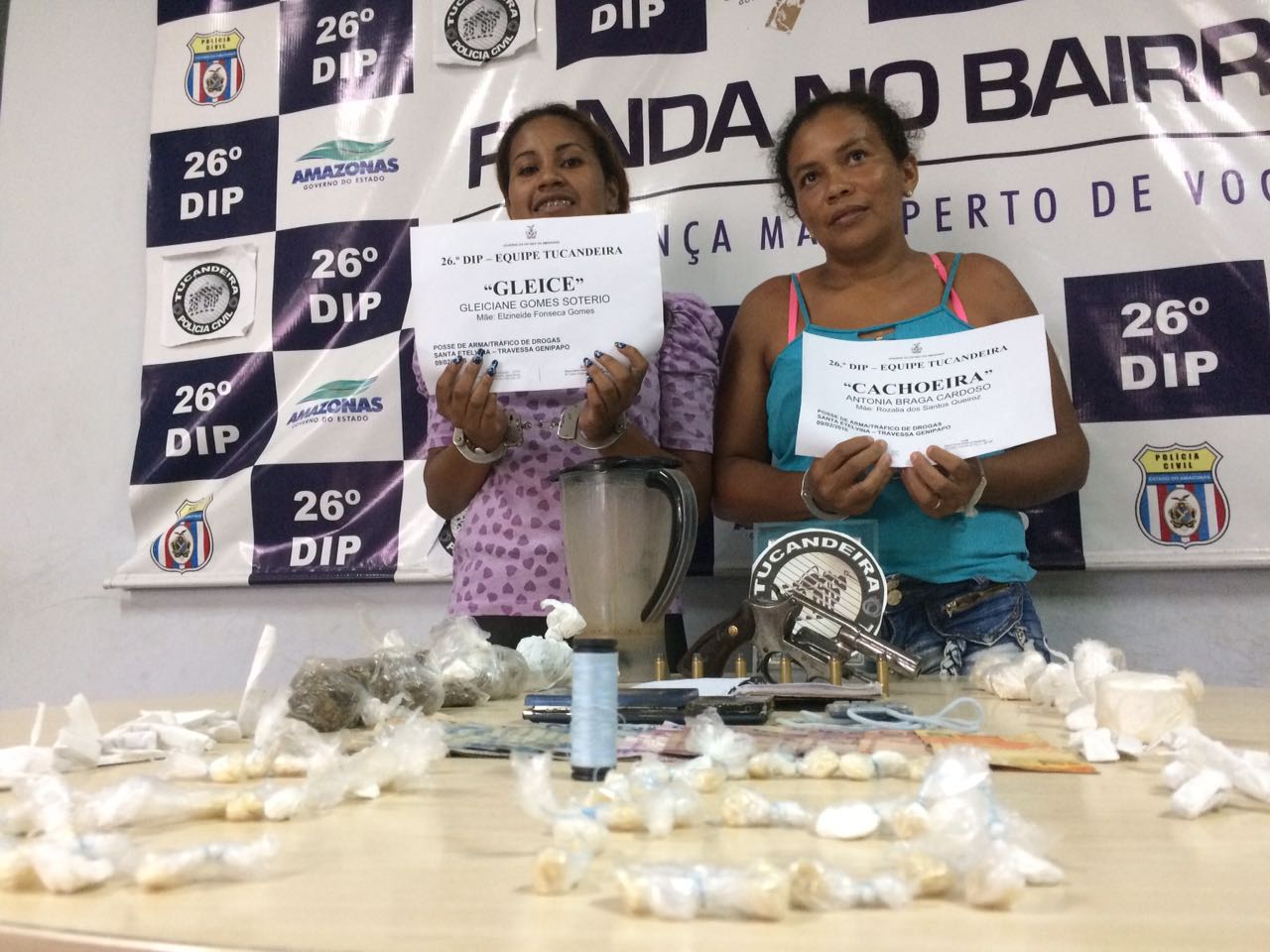 Mulheres são presas em flagrante embalando drogas em Manaus