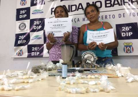 Mulheres são presas em flagrante embalando drogas em Manaus