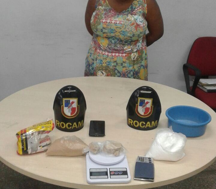 Em Manaus, mulher é presa acusada de vender drogas em sua casa
