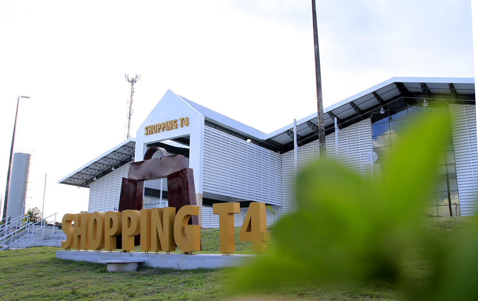 Prefeitura lança edital para lojas e quiosques do Shopping T4