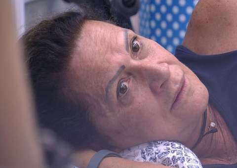  BBB 17: Luiz Felipe e Ieda discutem feio  e brother expulsa aposentada da cama