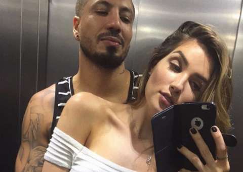     Aline Gotschalg reduz tamanho dos seios e mostra resultado