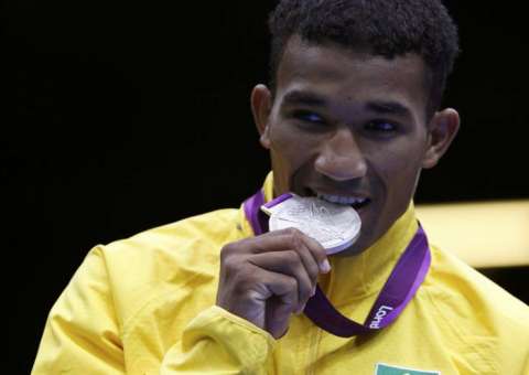 Boxeador tem casa invadida por bandidos no Espírito Santo