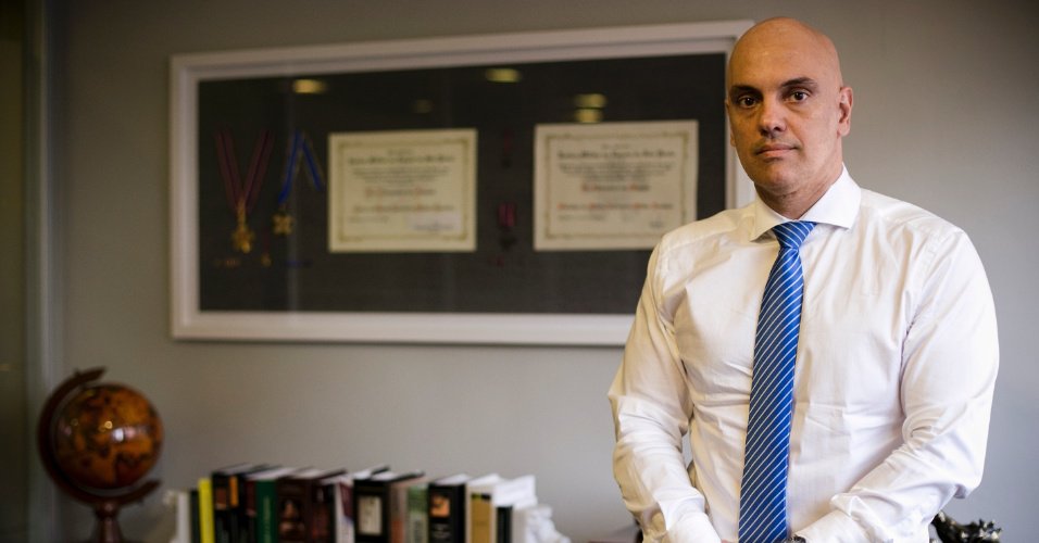 Alexandre de Moraes entrega ao Senado currículo de 109 páginas