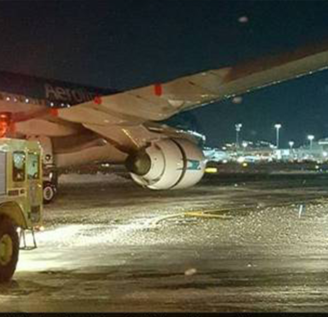  Avião pega fogo antes de decolar no aeroporto e causa pânico em passageiros 