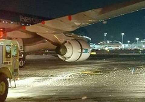  Avião pega fogo antes de decolar no aeroporto e causa pânico em passageiros 