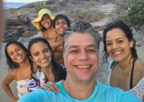 Fábio Assunção reata namoro com atriz novinha e ela faz post irônico
