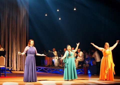 Fim de semana começa com muito samba no Teatro Amazonas