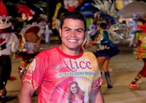 Carnavalesco da Grande Família morre aos 37 anos em Manaus