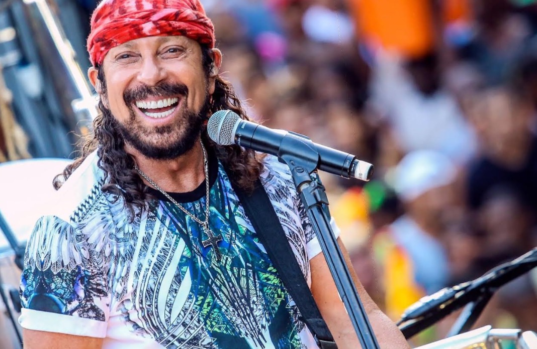 Bell Marques incendeia o Baile do Hawaii neste sábado 