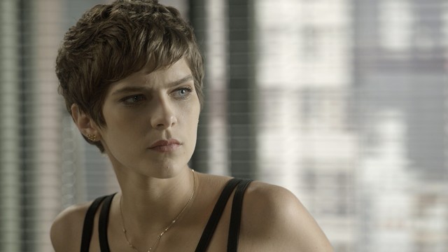 A Lei do Amor: Letícia sai no tapa com Marina ao flagrar traição do marido