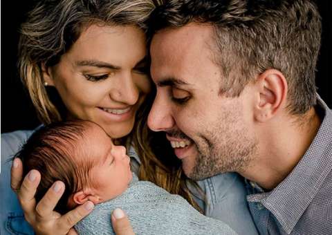 Kelly Key faz ensaio fofíssimo do filho recém-nascido. Veja fotos