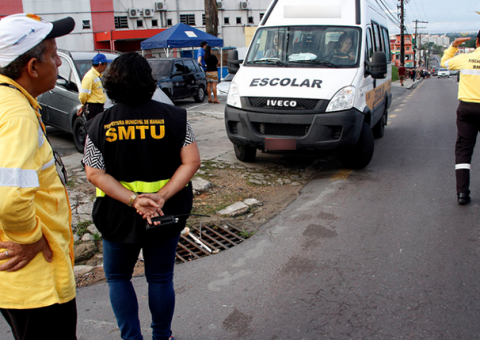Veículos que realizavam transporte escolar clandestino são apreendidos durante fiscalização da SMTU