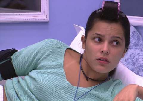 BBB17: Emilly diz para Luiz Felipe “colocar sementinha” na cabeça do líder