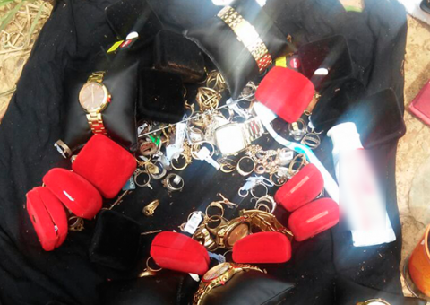 Após roubar joalheria, assaltante é preso durante a fuga com R$ 1,1 mil no Amazonas