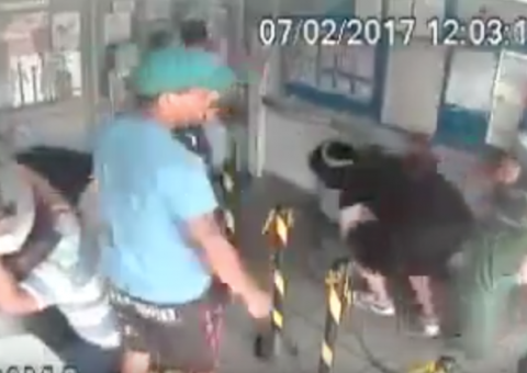 Assaltantes invadem loteria, rendem clientes e roubam R$ 4 mil em Manaus