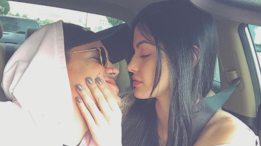  Biel comemora 1 mês de namoro com modelo e ostenta em carrão de luxo nos EUA 