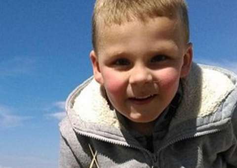 Menino de 5 anos morre após ser castigado por fazer xixi na cama dos pais 