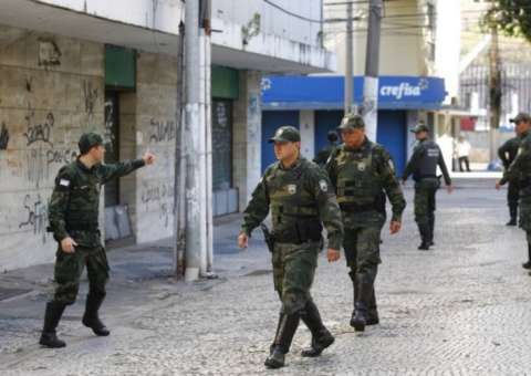 Parte da PM volta a patrulhar as ruas de Vitória 