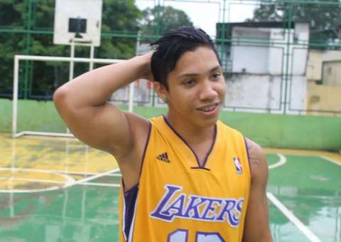 Jovem sai para jogar bola e desaparece em Manaus