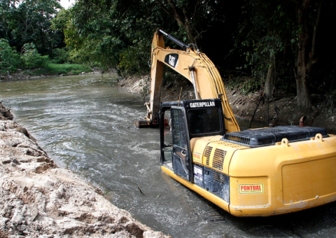 Para evitar alagamentos, 15 igarapés vão receber serviço de dragagem em Manaus