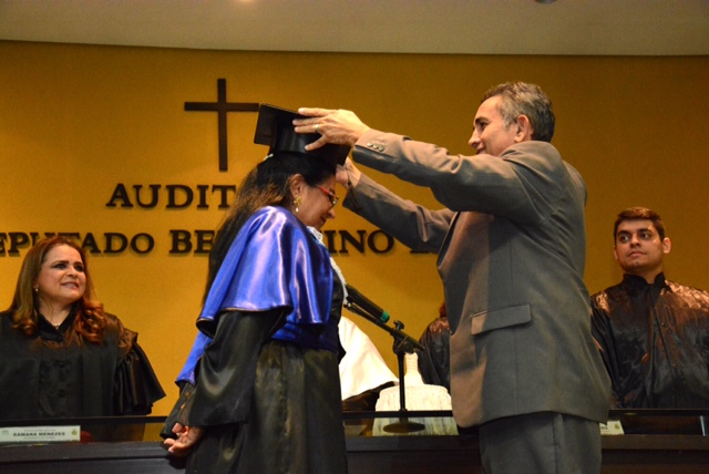 Após 30 anos da conclusão do Ensino Médio, amazonense de 56 anos se forma em universidade