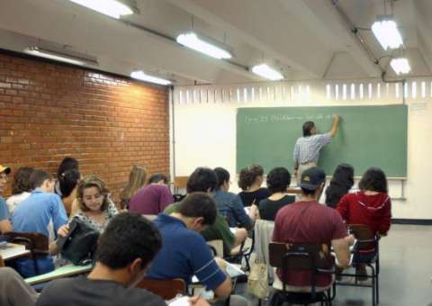 Reforma do ensino médio poderá entrar em vigor apenas em 2020, dizem estados