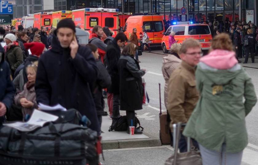 Aeroporto é evacuado após substância desconhecida intoxicar 50 passageiros