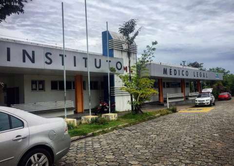  Após assaltar e balear morador, homem é morto por populares com a própria arma em Manaus