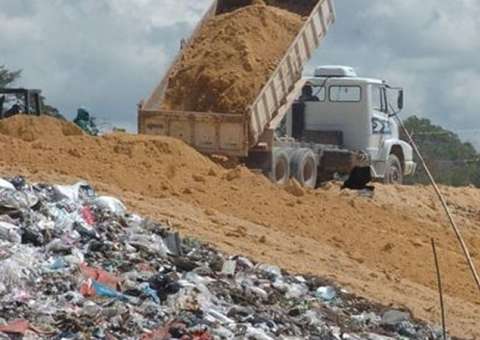 Feto é encontrado em aterro sanitário na rodovia AM - 010
