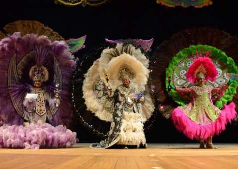 Concurso de Fantasias e Máscaras colore o palco do Teatro Amazonas