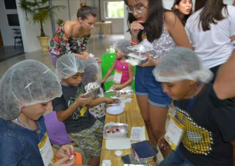 Oficina para Mini Chefs ensina gastronomia para a criançada