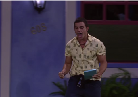 BBB17: Manoel encontra 'card premiado' e fica em vantagem no jogo