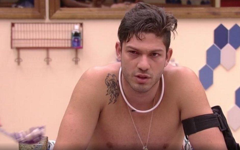 BBB17: Luiz Felipe confessa ter agredido ex-namorada: 'Puxei ela pelo cabelo'